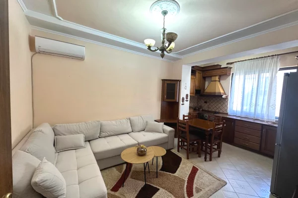 Shtepi me qera 2+1 ne Tirane - 50,000 Leke
