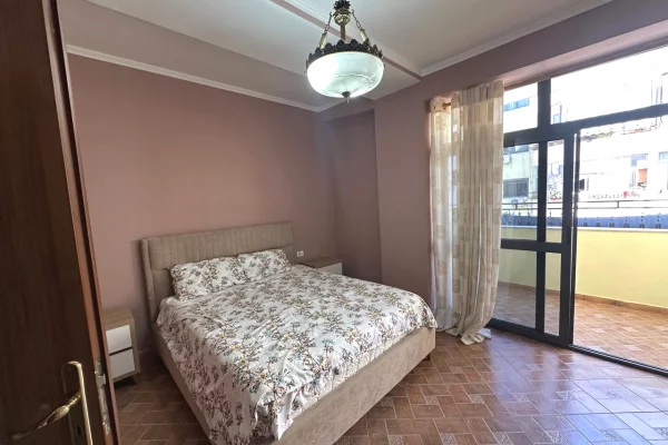 Shtepi me qera Apartament ne Tirane, 2+1, Mobilimi E mobiluar, Pagesa 50,000  Leke.