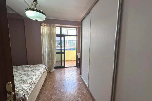 Shtepi me qera Apartament ne Tirane, 2+1, Mobilimi E mobiluar, Pagesa 50,000  Leke.