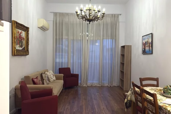 🏢Tek Zogu i Zi,prane Ring Center jepet me qera apartament 2+1+2,i mobiluar , 80,000L