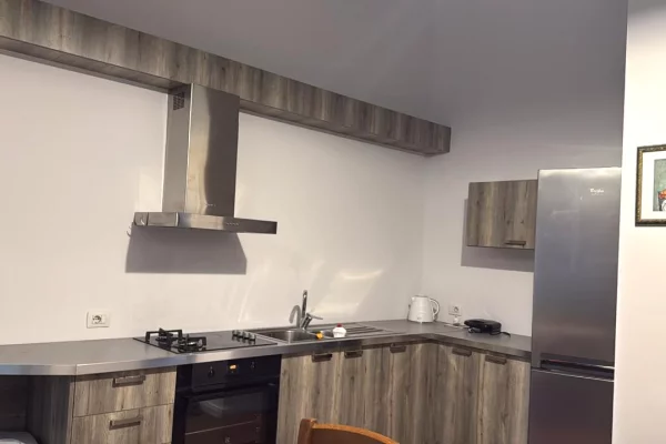 Shtepi me qera Apartament ne Tirane, 2+1, Mobilimi E mobiluar, Pagesa 80,000  Leke.