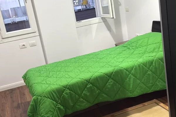 Shtepi me qera Apartament ne Tirane, 2+1, Mobilimi E mobiluar, Pagesa 80,000  Leke.