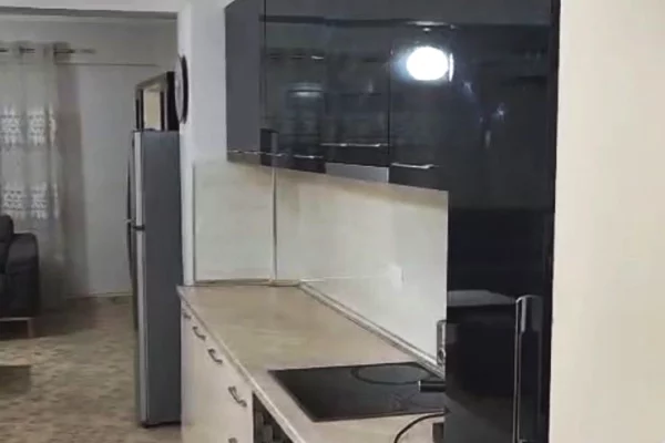 Shtepi me qera Apartament ne Tirane, 2+1, Mobilimi E mobiluar, Pagesa 70,000  Leke.