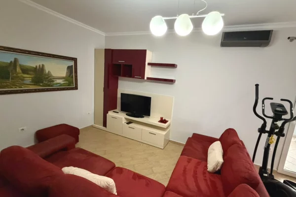 🏢Fresk,prane Restorant “Freskut” jepet me qera apartament 2+1,i mobiluar. 55,000LEKE