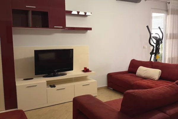 Appartamento in affitto a Tirana 2+1, Arredato