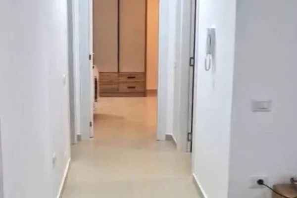 Shtepi me qera Apartament ne Tirane, 2+1, Mobilimi E mobiluar, Pagesa 85,000  Leke.