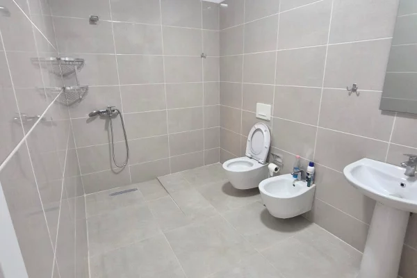Shtepi me qera Apartament ne Tirane, 2+1, Mobilimi E mobiluar, Pagesa 85,000  Leke.
