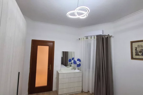 Shtepi me qera Vila Luksoze ne Tirane, 1+1, Mobilimi E mobiluar, Pagesa 65,000  Leke.