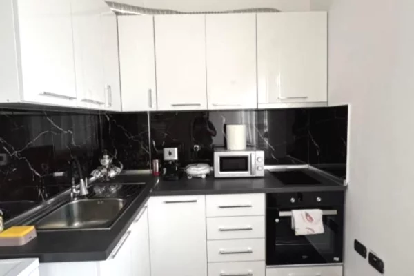 Shtepi me qera Apartament ne Tirane, 1+1, Mobilimi E mobiluar, Pagesa 70,000  Leke.