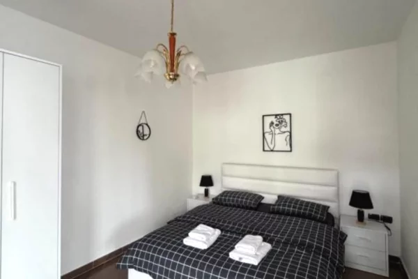 Shtepi me qera Apartament ne Tirane, 1+1, Mobilimi E mobiluar, Pagesa 70,000  Leke.