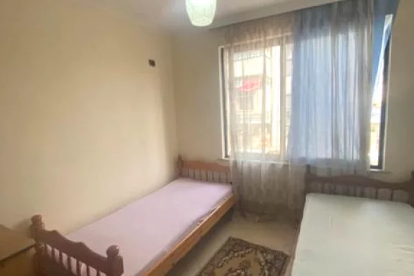 Shtepi me qera Apartament ne Tirane, 2+1, Mobilimi E mobiluar, Pagesa 50,000  Leke.