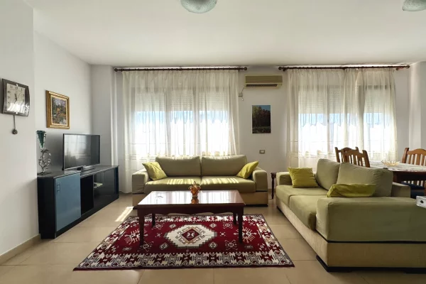 🏢Rruga e Bogdaneve  jepet me qera apartament 2+1,i mobiluar.: 70,000Leke 