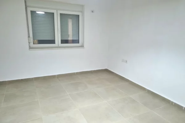 Appartamento in affitto a Tirana 2+1, SemiArredato