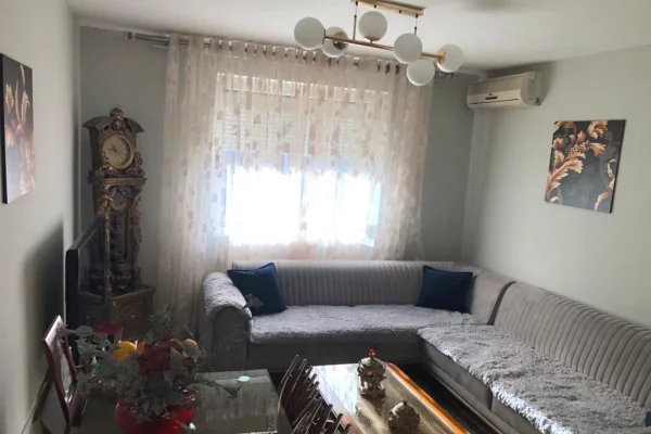 🏢Xhamlliku jepet me qera apartament 2+1,e mobiluar.55,000Leke