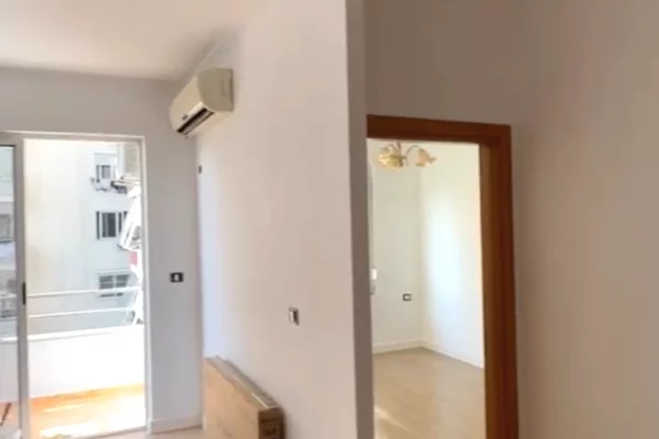 Shtepi me qera Apartament ne Tirane, 1+1, Mobilimi E mobiluar, Pagesa 45,000  Leke.