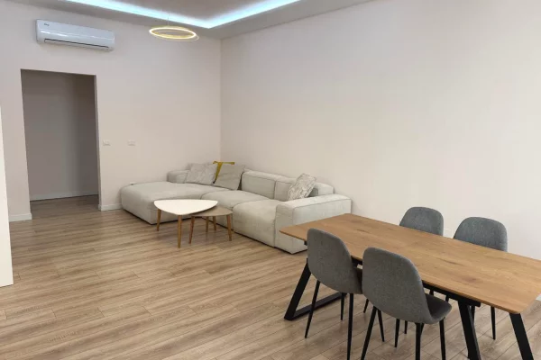 🏢Kinostudio,jepet me qera apartament 2+1,i mobiluar. 55,000Lek