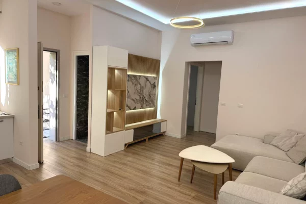 Shtepi me qera Apartament ne Tirane, 2+1, Mobilimi E mobiluar, Pagesa 55,000  Leke.