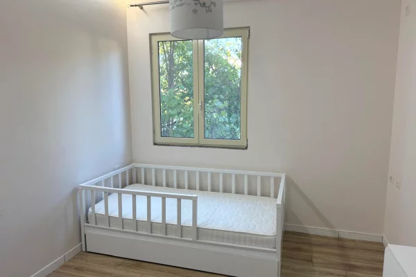 Shtepi me qera Apartament ne Tirane, 2+1, Mobilimi E mobiluar, Pagesa 55,000  Leke.