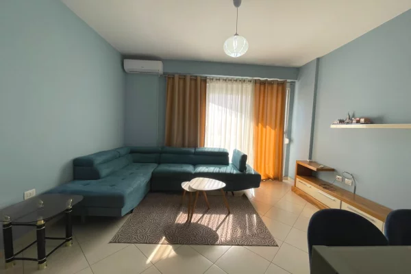 Ne zonen e 21 Dhjetorit jepet me qera apartament 1+1, i mobiluar 65,000Leke    