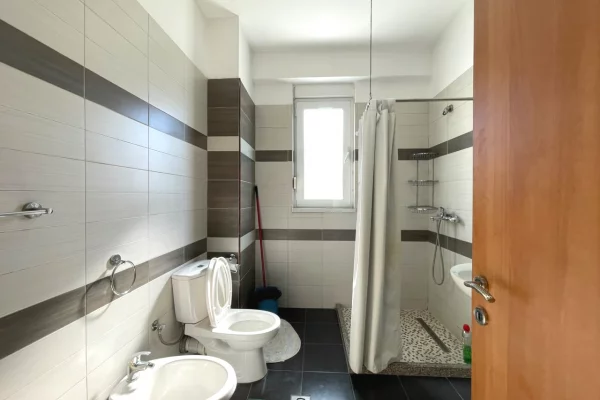 Shtepi me qera Apartament ne Tirane, 1+1, Mobilimi E mobiluar, Pagesa 65,000  Leke.