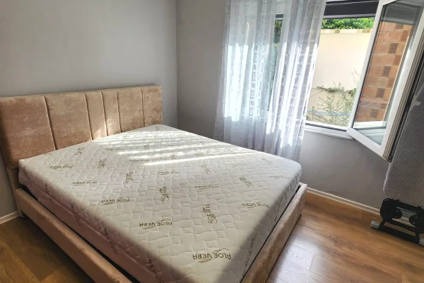 Shtepi me qera Apartament ne Tirane, 1+1, Mobilimi E mobiluar, Pagesa 60,000  Leke.