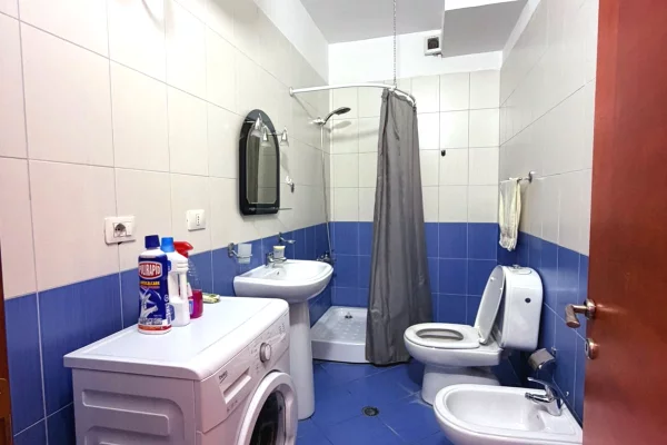 Shtepi me qera Apartament ne Tirane, 2+1, Mobilimi E mobiluar, Pagesa 75,000  Leke.