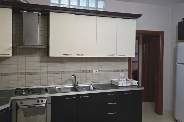Shtepi me qera Apartament ne Tirane, 2+1, Mobilimi E mobiluar, Pagesa 50,000  Leke.