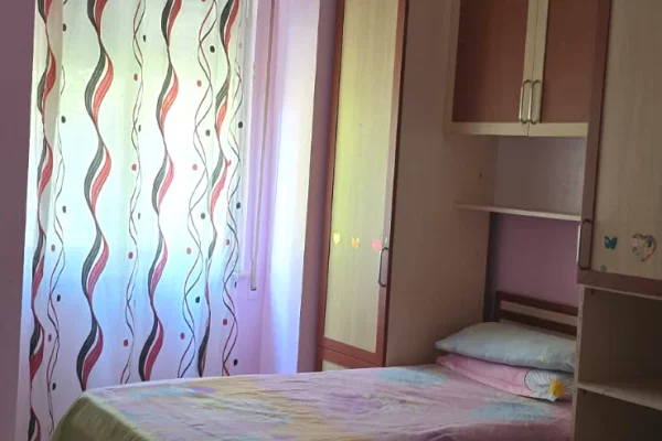 Shtepi me qera Apartament ne Tirane, 2+1, Mobilimi E mobiluar, Pagesa 50,000  Leke.