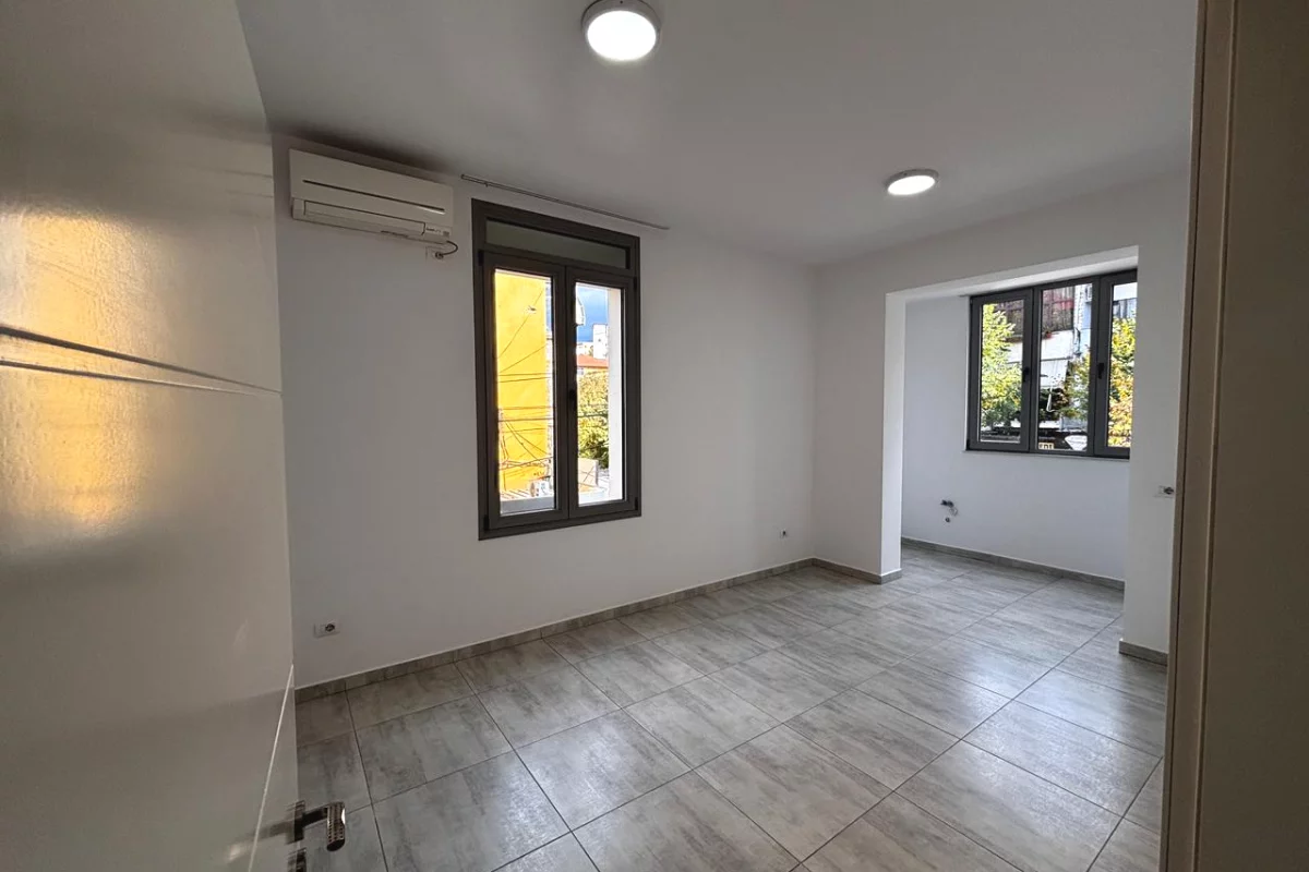 🏢Pak minuta larg Medresese jepet me qera per zyra,apartament 2+1,Bosh 60,000Leke (Neto)