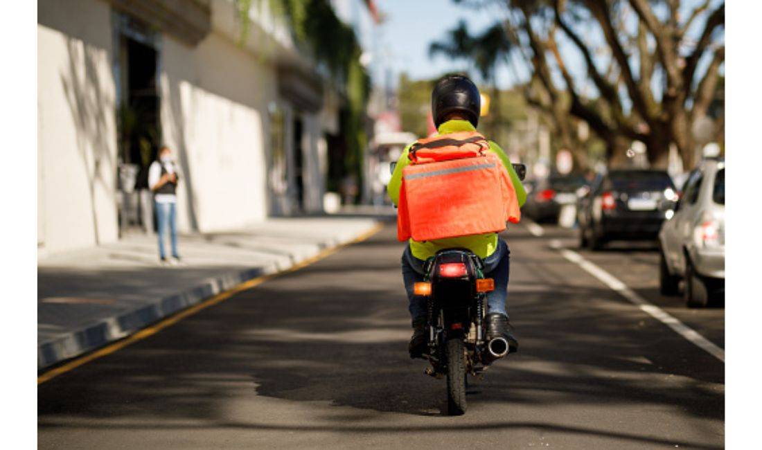 Job Offers in Tirana, Profession Kamarier/e dhe Motorrist , No Experience, Payment By Agreement.