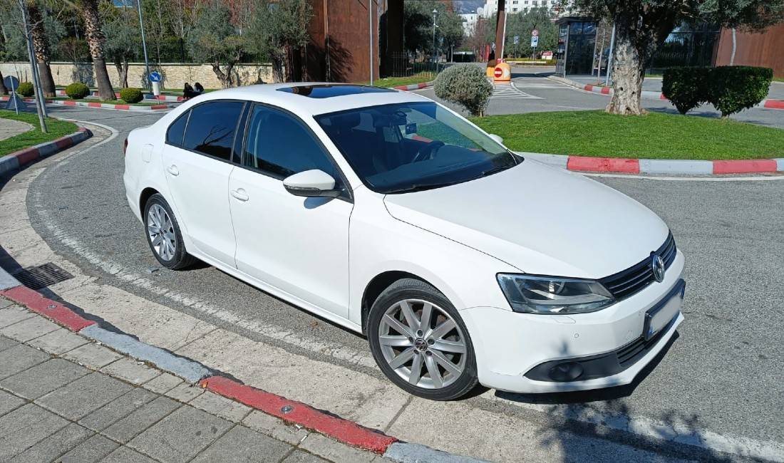 Jepet me qera Volkswagen Jetta duke filluar nga 40 euro dita