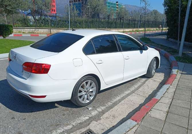 Jepet me qera Volkswagen Jetta duke filluar nga 40 euro dita