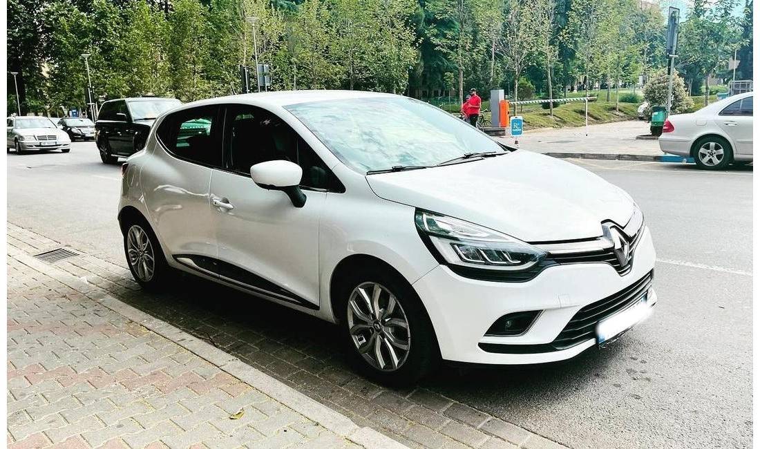 Jepet makina Renault Clio me qera duke filluar nga 40 euro dita.