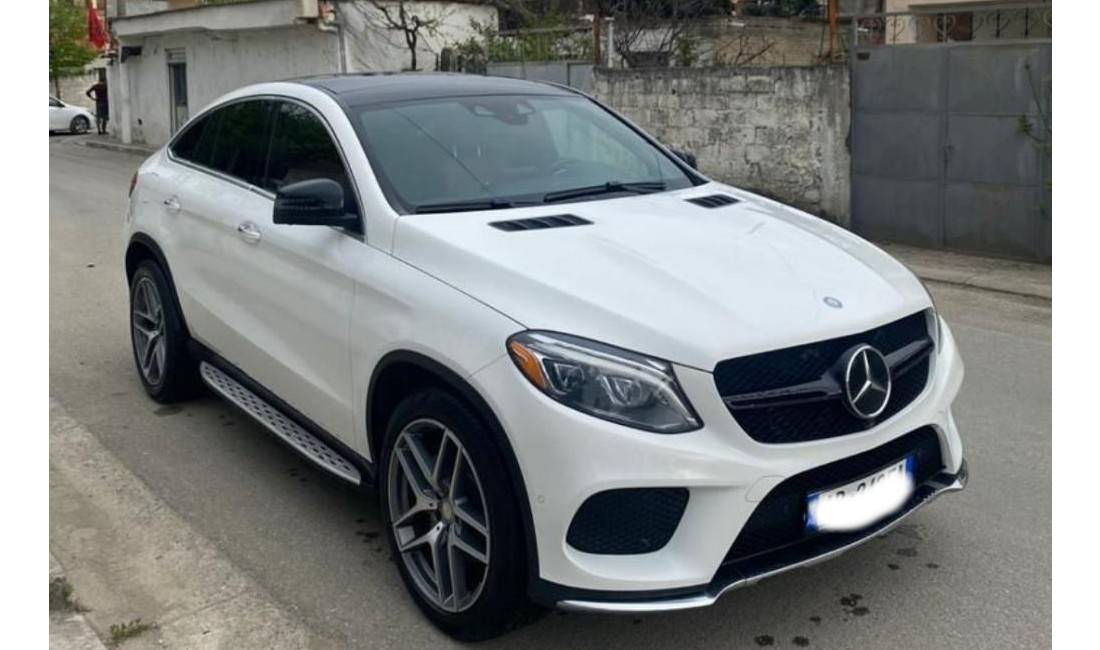 Jepet makina Gle Coupe me qera duke filluar nga 210 euro/dita
