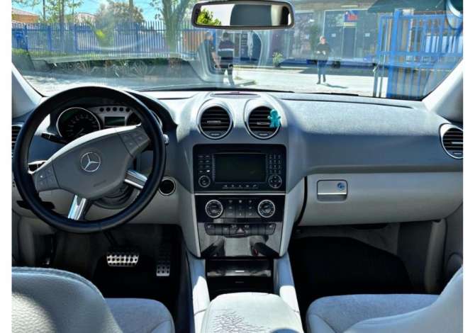 Jepet makina Mercedes Benz ML me qera duke filluar nga  70 euro/dita
