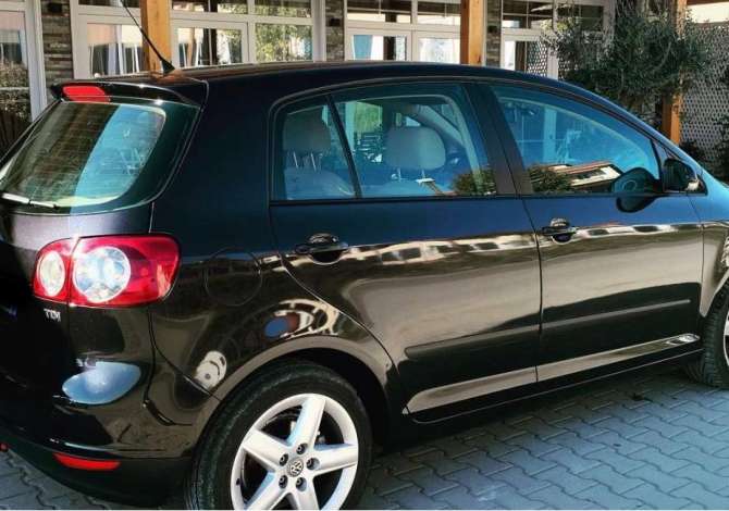 Jepet makina Golf 5 plus 2.0 automat me qera duke filluar nga 50 euro dita