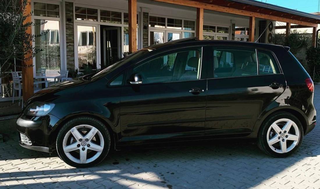 Jepet makina Golf 5 plus 2.0 automat me qera duke filluar nga 50 euro dita