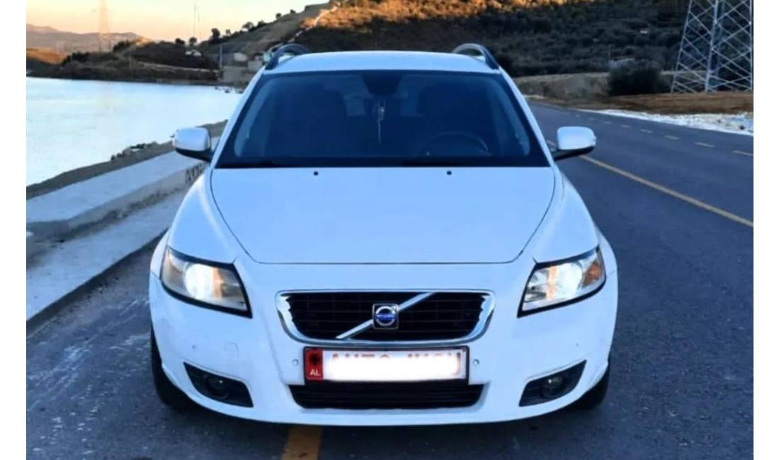 Jepet me qera Volvo V50 2.0 nafte  duke filluar nga 50 euro dita 