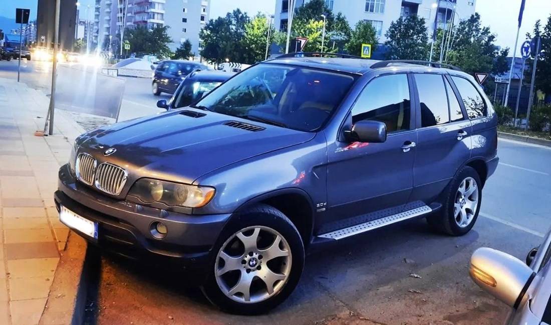 Jepet me qera BMW X5 3.0 nafte  duke filluar nga 50 euro dita 
