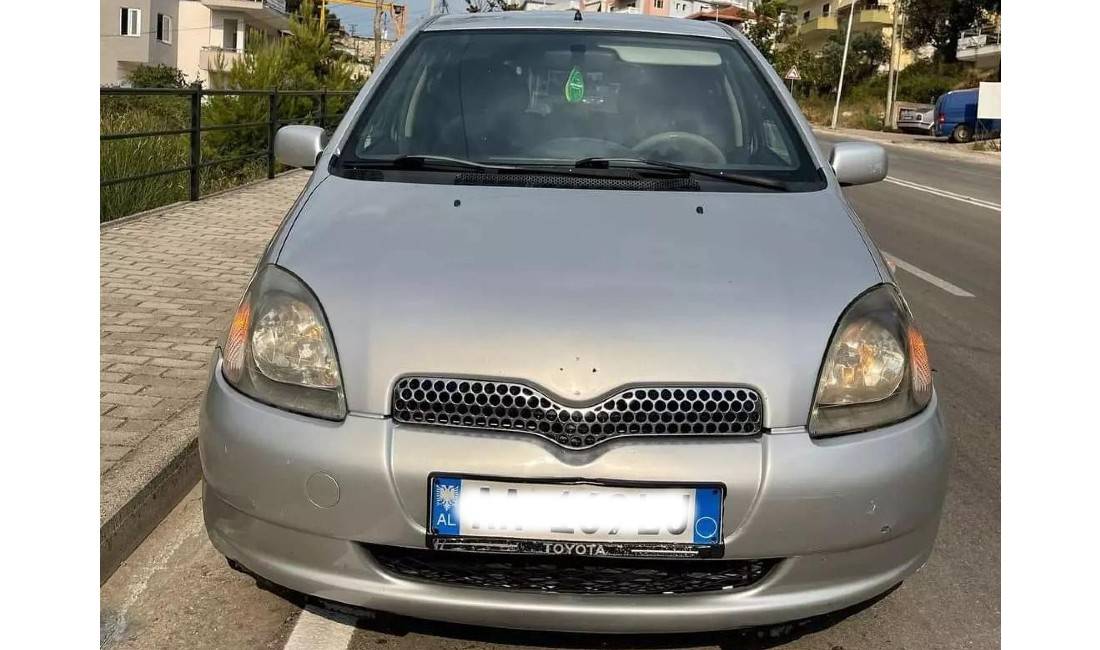 Jepet me qera Toyota Yaris duke filluar nga 30 euro dita.