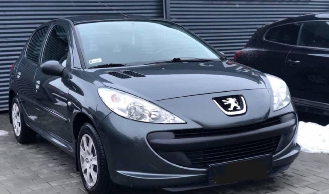 Jepet makina me qera Peugeot per vetem 30 euro dita