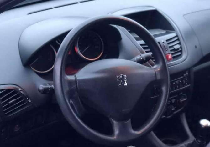 Jepet makina me qera Peugeot per vetem 30 euro dita