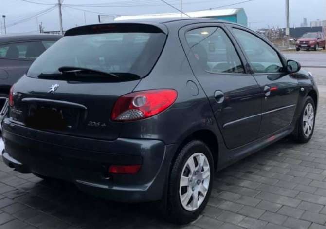 Jepet makina me qera Peugeot per vetem 30 euro dita