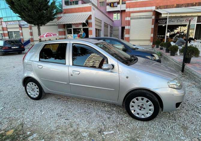 Jepet me qera ditore makina Fiat Punto per vetem 30 euro dita