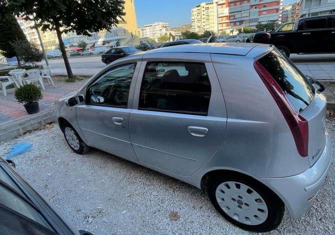 Jepet me qera ditore makina Fiat Punto per vetem 30 euro dita