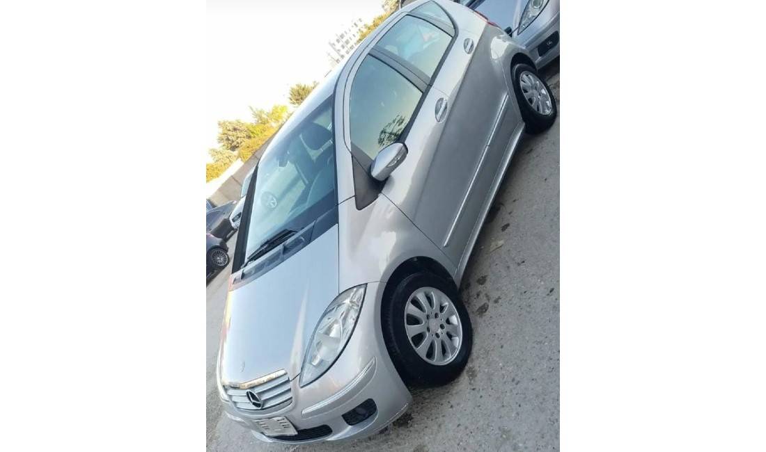 Jepet makine me qera Mercedes A Class per vetem 30 euro