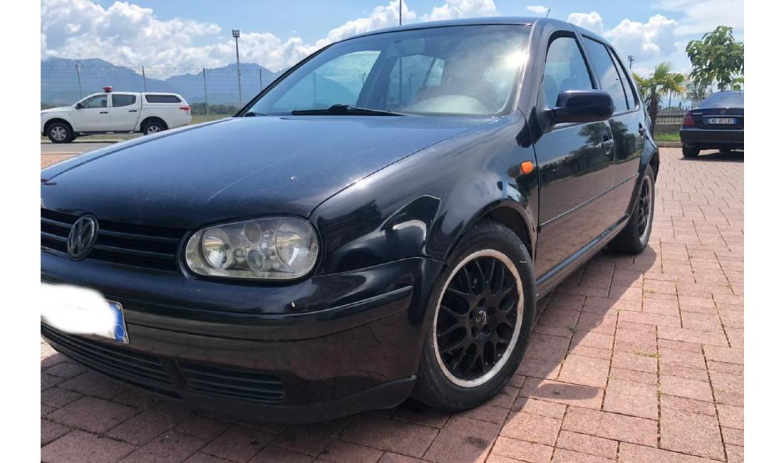 Jepet me qera makina Golf 4 duke filluar nga 30 euro dita