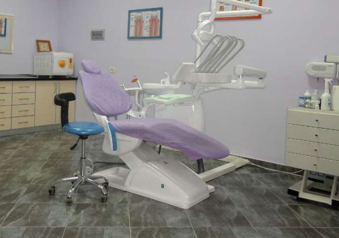 Klinika dentare Jon ofon sherbime si: Pastrim dhe Zbardhim, Mbushje te gradave te ndryshme, Extraksione (heqje), Implante etj