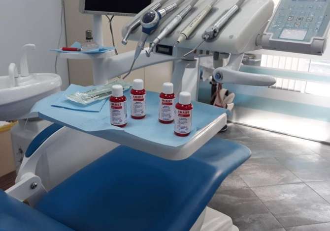 Klinika dentare Jon ofon sherbime si: Pastrim dhe Zbardhim, Mbushje te gradave te ndryshme, Extraksione (heqje), Implante etj