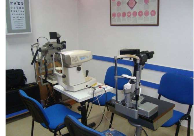 Klinike okuliste ofron sherbime ne vizita okulistike, semundjet e syrit, infeksionet, perdja, tensioni i larte i syrit etj.